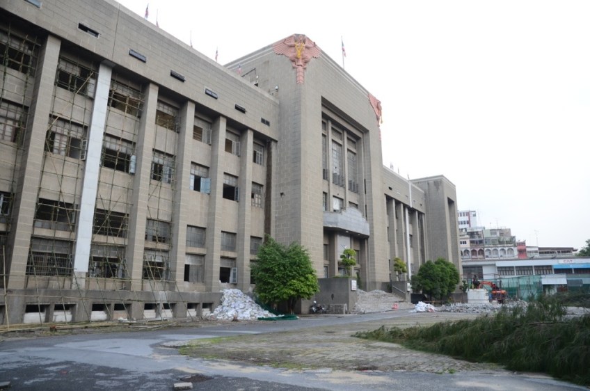 Bureau de poste en démolition